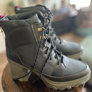 NWT Sorel Black and Gray Lace Up Boots with Rugged Sole